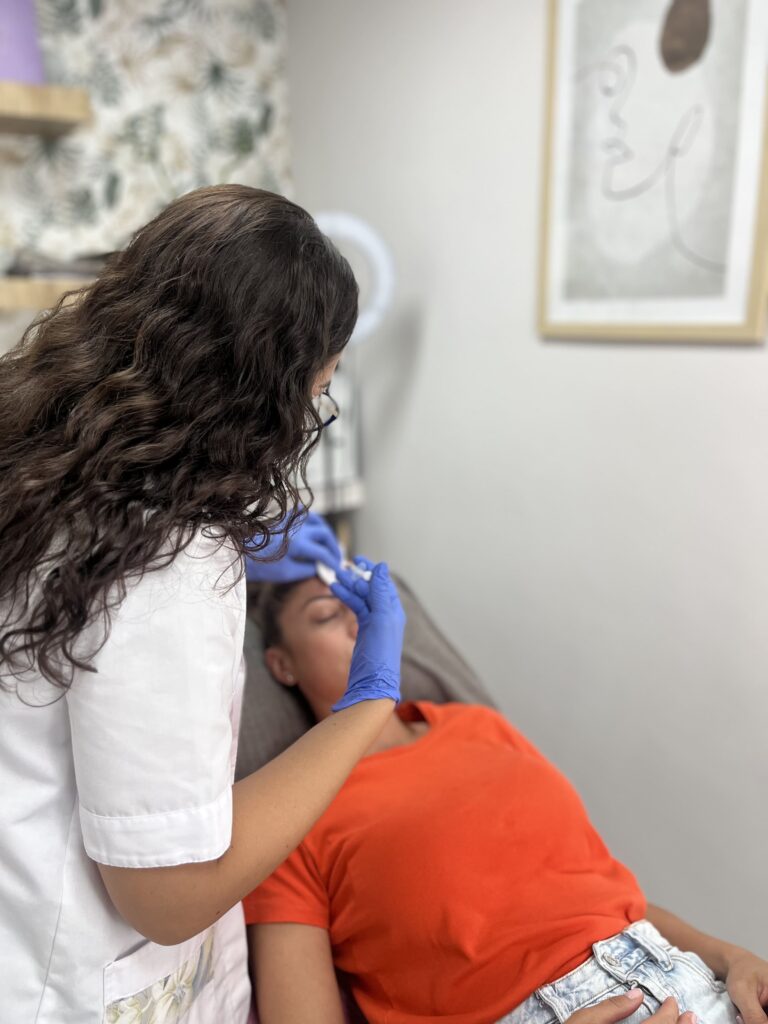 Atención de estética facial en Clínica AFER