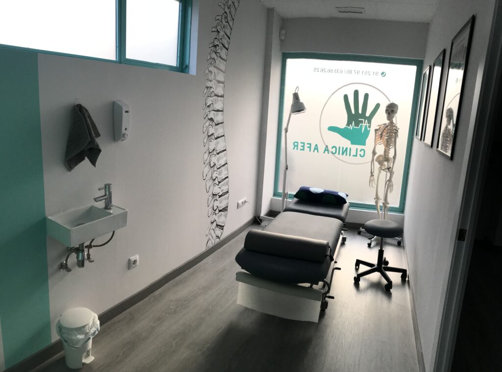 Sala de fisioterapia y osteopatía de Clínica AFER en Villaverde