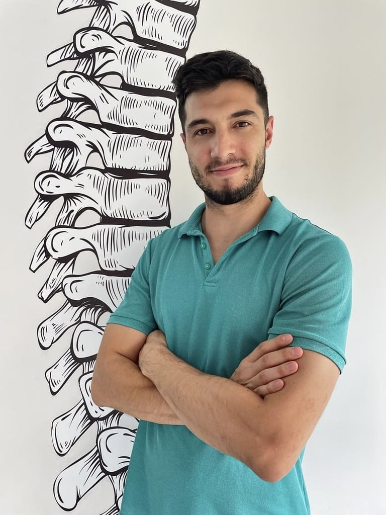Ángel Fernández Serrano, fisioterapeuta y osteópata de Clínica AFER