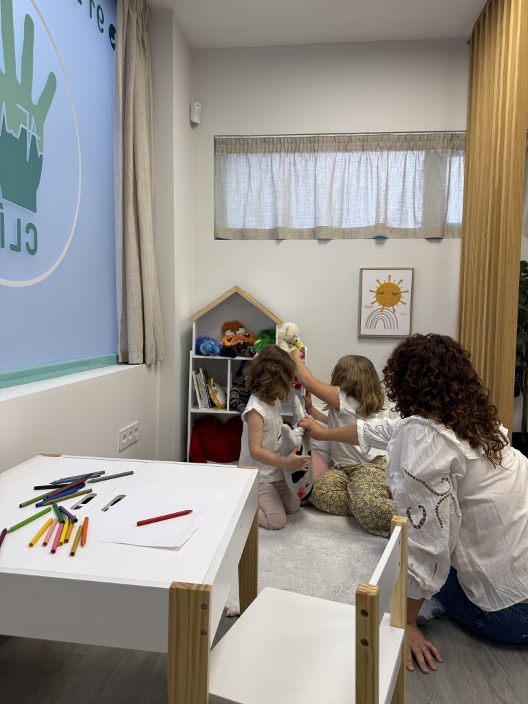 Espacio de atención infantil y familiar en Clínica AFER